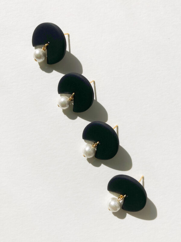 Boucles d'Oreilles ÉCLOSION Noir – Image 3