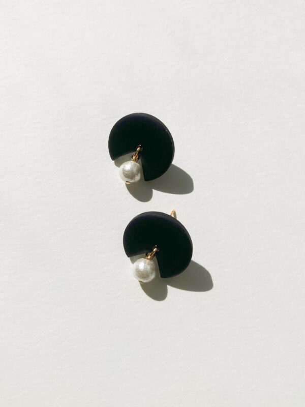 Boucles d'Oreilles ÉCLOSION Noir – Image 2
